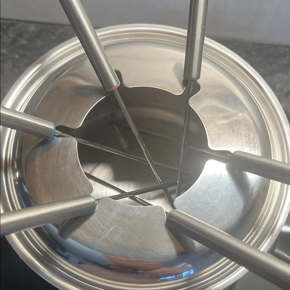 Farberware Stainless Steel Fondue Set with Black Bowls for 6. Exc condition